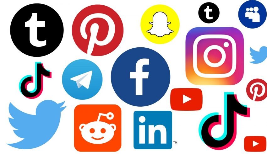 Federal govt prohibits employees from using social media platforms